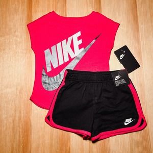 Nike Toddler Girls T-shirt and Shorts Set